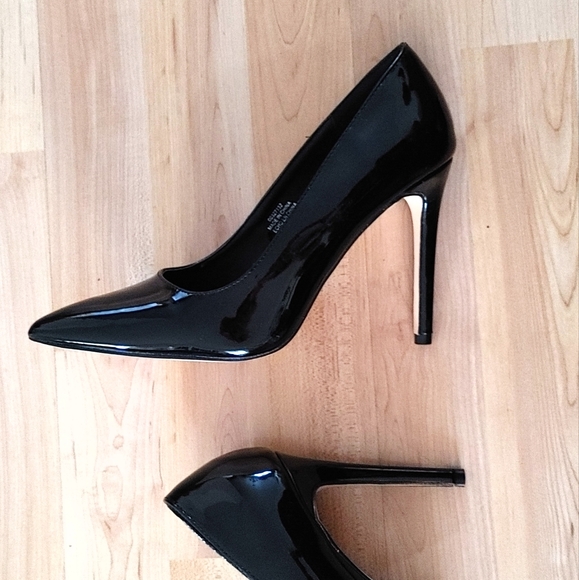 Forever 21 Black Patent Faux Leather Pumps size 10 - Picture 9 of 9